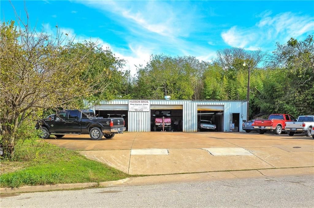 410 W Madison St, Waxahachie, TX 75165